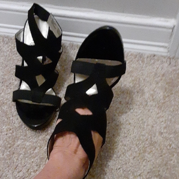 East 5th Shoes - Black Strappy Women's Sandals